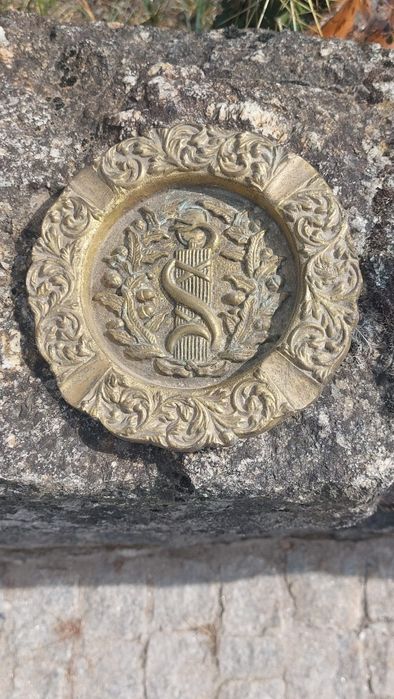 Cinzeiro em metal de coleção