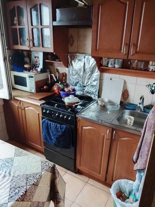 Продам 2 кімнатну( роздільні ходи)   Курбаса 9 45\26\7 пов 9\9п