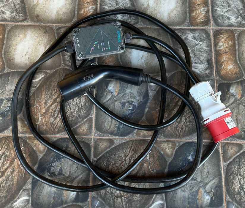 Зарядка для електромобіля Eveus 7.4 кВт 32A GB/T