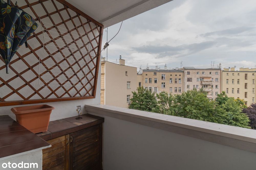 2-pok, zadbane, w pełni rozkładowe, balkon, media miejskie. CENTRUM