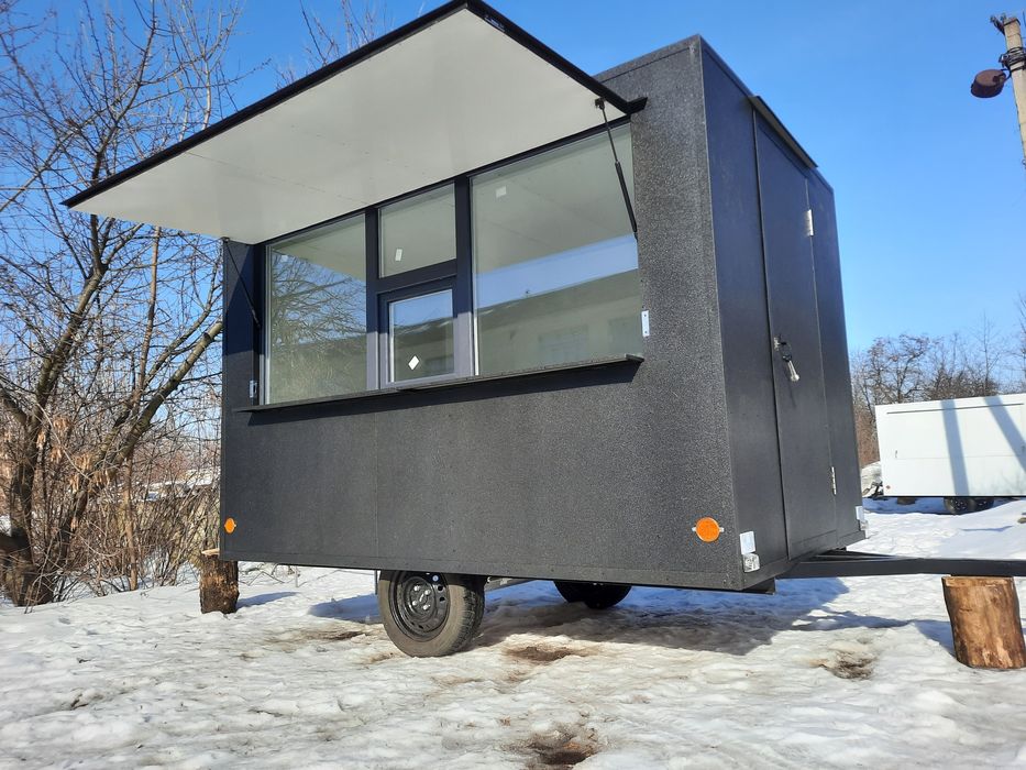 Торговий причіп-кіоск на колесах під каву.