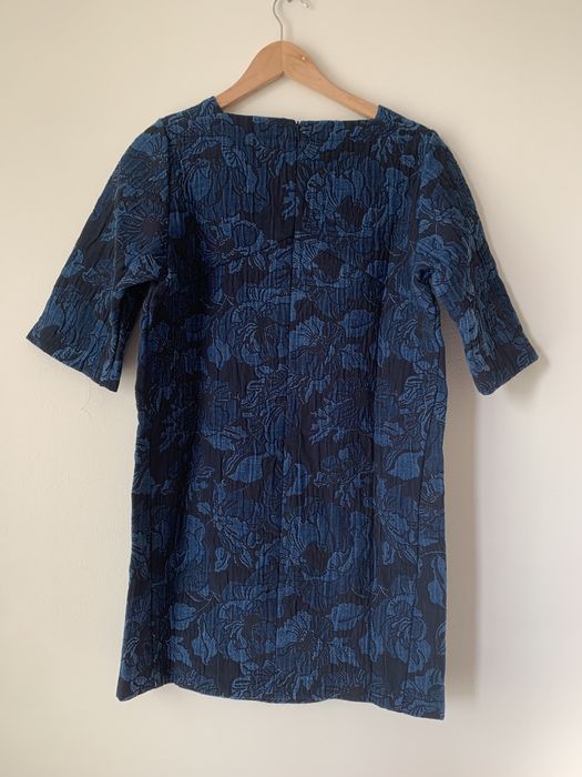 Vestido brocado em azul