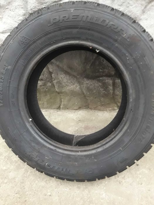 Продам зимню резину відїздили місяць в хорошому стані дет.по тел.