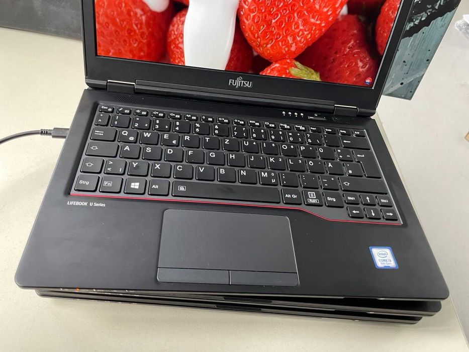 Компактний Fujitsu LIFEBOOK U729 з зарядкою USB-C є кількість