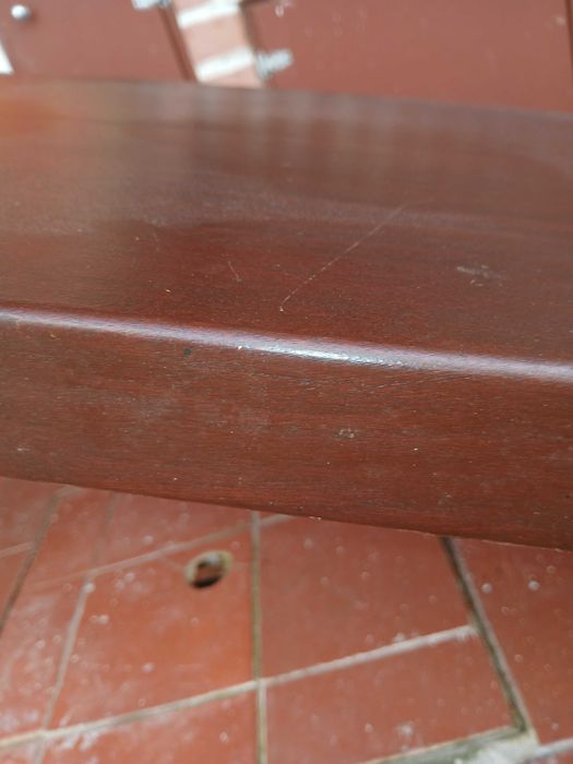 Bar Rustico- Balcão portas oscilantes em mogno e placas metalicas.