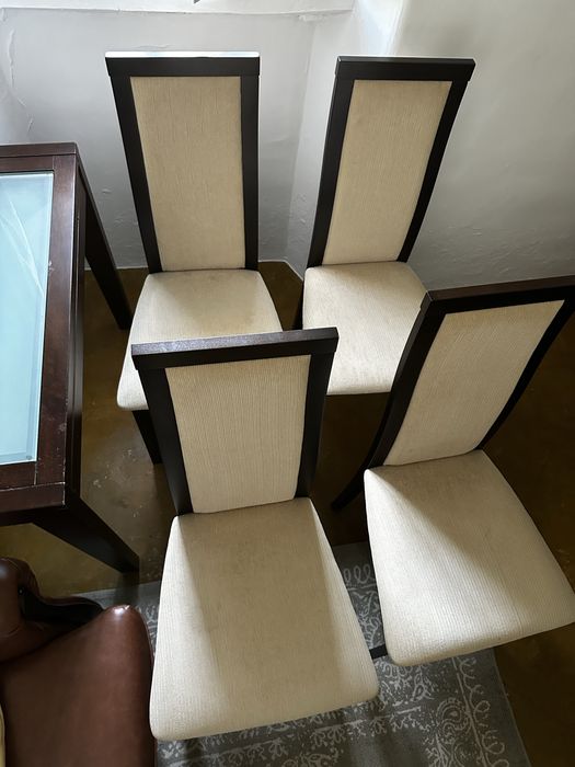 Conjunto mesa extensível + 4 cadeiras de madeira maciça