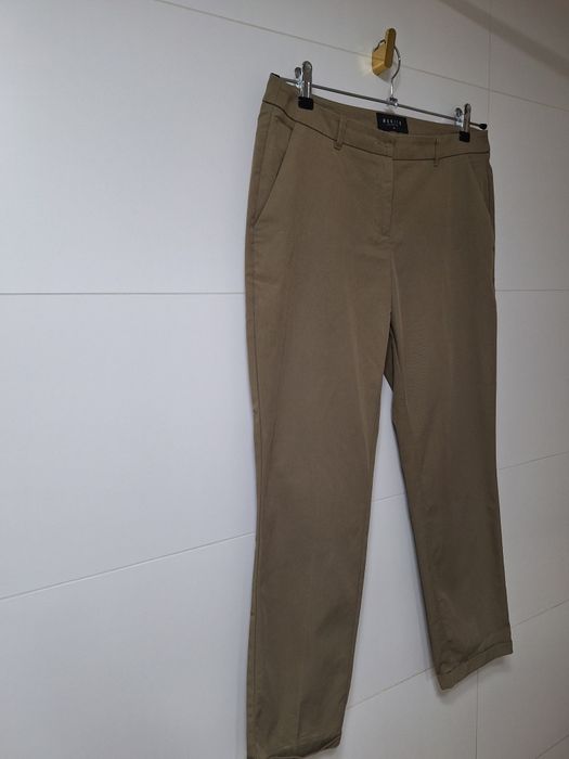 Świetne #khaki spodnie z podwinietymi nogawkami #Mohito