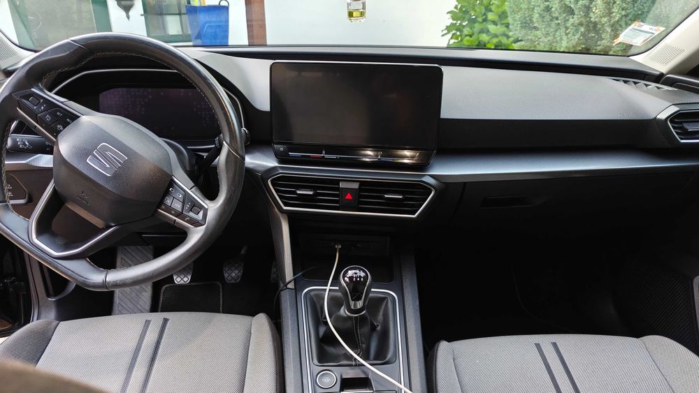 SEAT Leon 1.0 TSI Style Plus 110cv | Digital Cockpit | GPS 10" | Câmara | Keyless | LED
