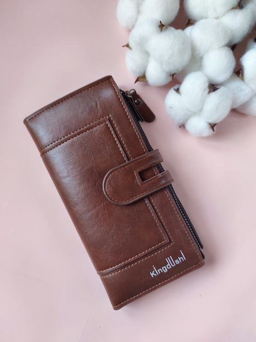 Вмісткий жіночий гаманець