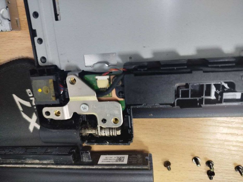 Ноутбук dynabook b35/y на запчастини