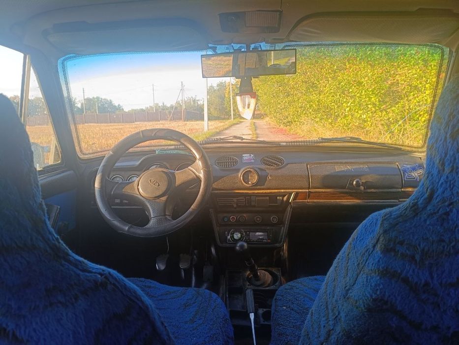 Автомобіль ваз 2106