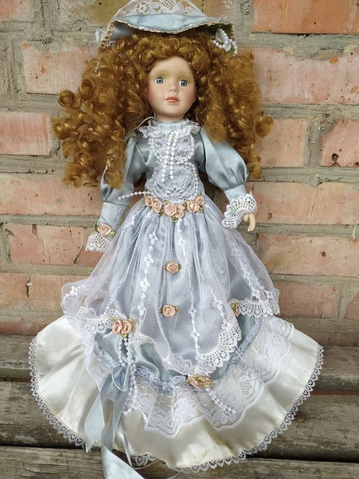 Фарфорова лялька