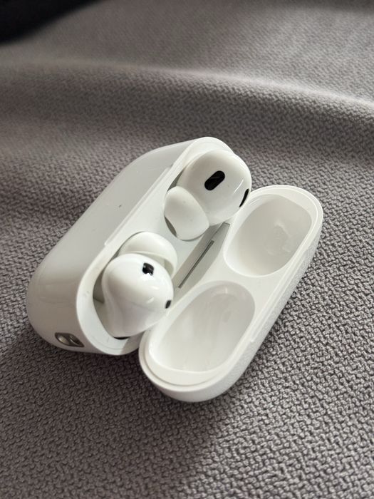 Apple AirPods Pro 2nd generation with MagSafe Charging Case USB-C