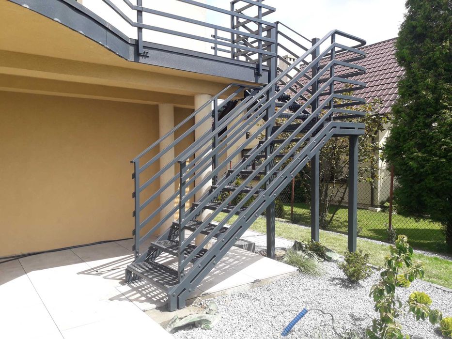 Schody metalowe zewnętrzne