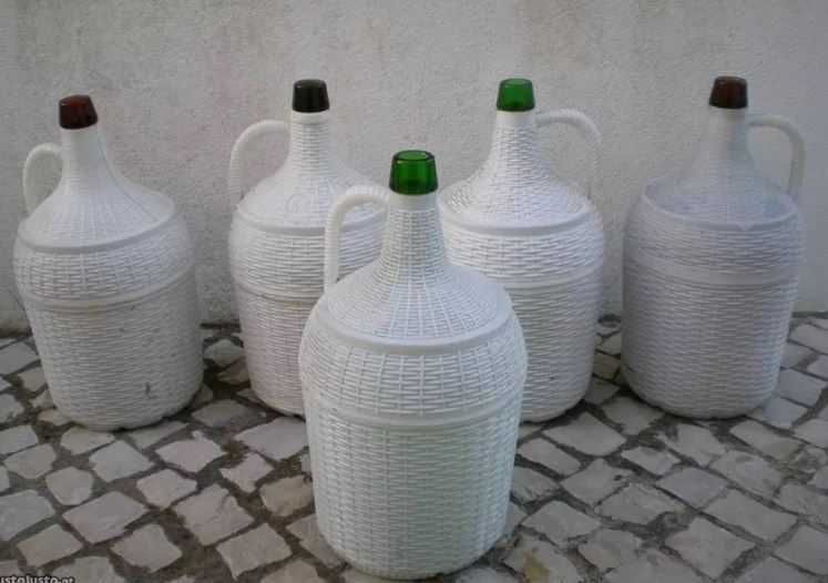 Garrafões e garrafas vidro