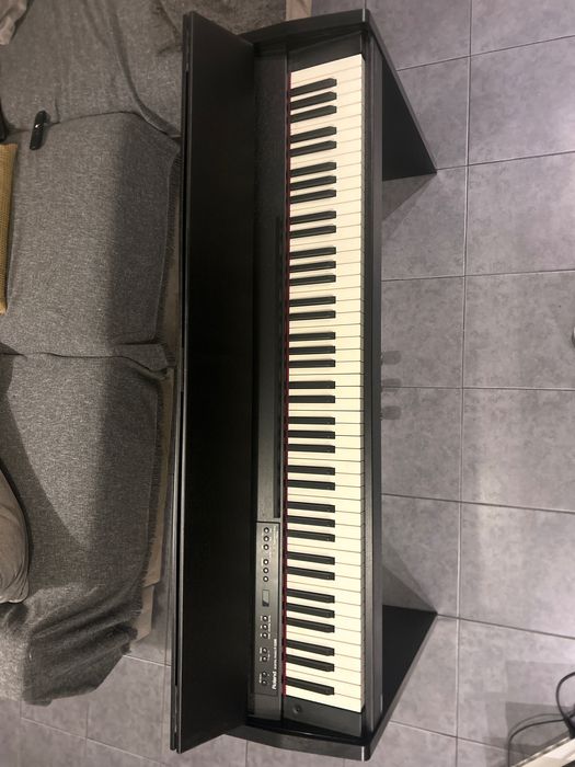 Piano Roland F130R + Banco