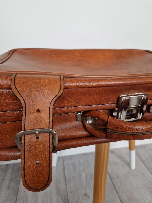 Walizka w stylu vintage retro PRL