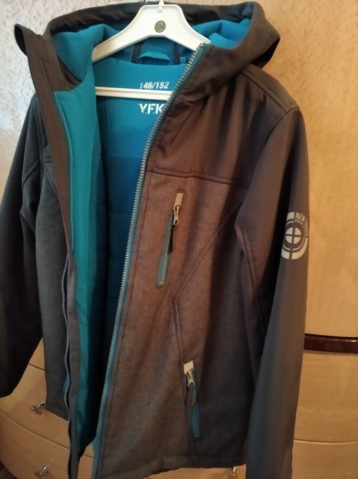 Курточка демисезонна