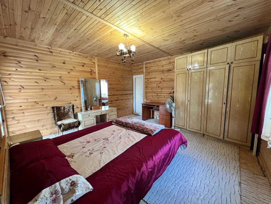 Будинок біля річки