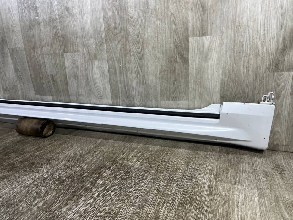 Порог правый Volvo XC90 2 ( 2015 - 2023 г. ) Накладка порогу 31672371