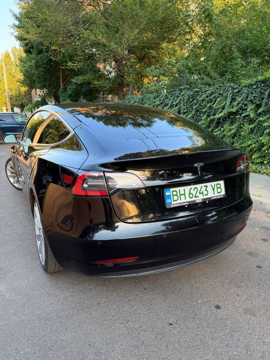 Продам Tesla model 3