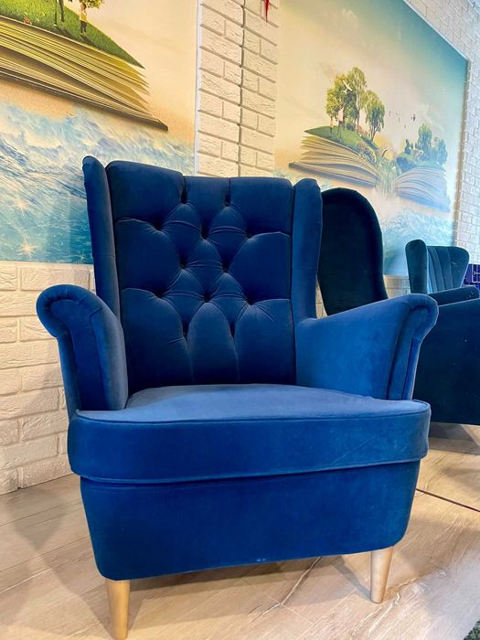 Wygodny fotel uszak ciemny niebieski – idealny stan