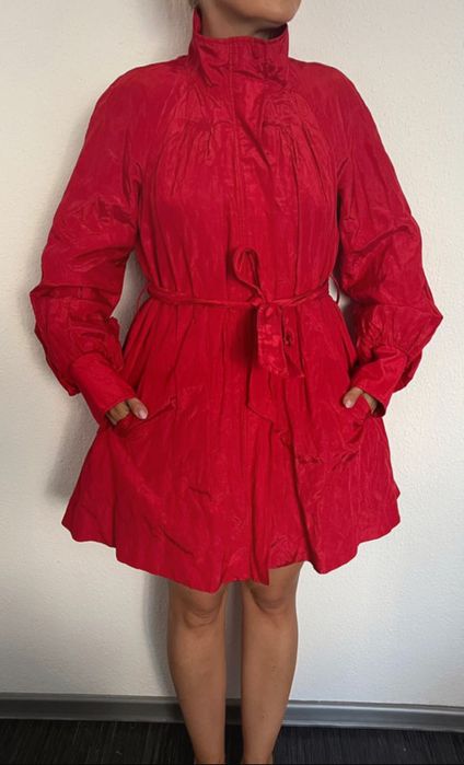 Giorgio Armani Exchange oryginalny, unikatowy czerwony płaszcz damski.