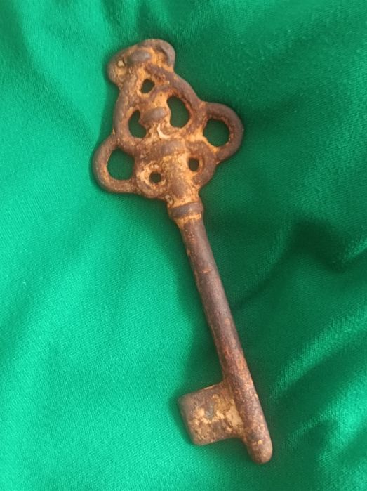 Średniowieczny klucz do starego zamczyska.Antyk 909 g