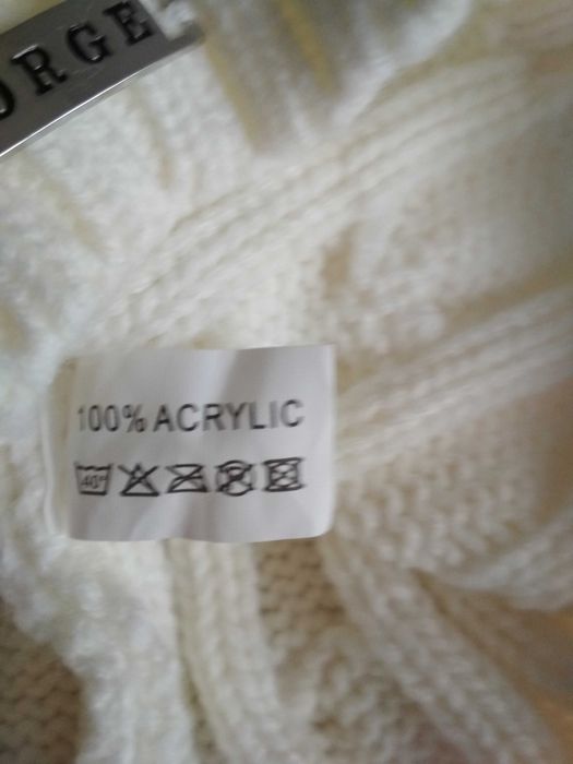 Norge Biała czapka w warkocze rozm.54-58