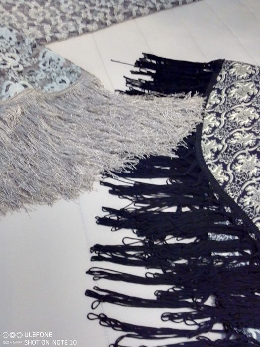 Xailes de traje verão em seda com franjas de seda.