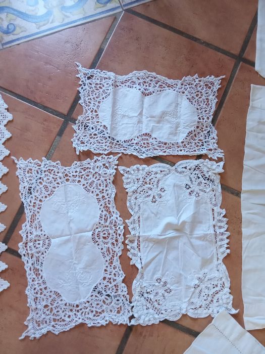 Peças com bordado antigo,rendas,maperons