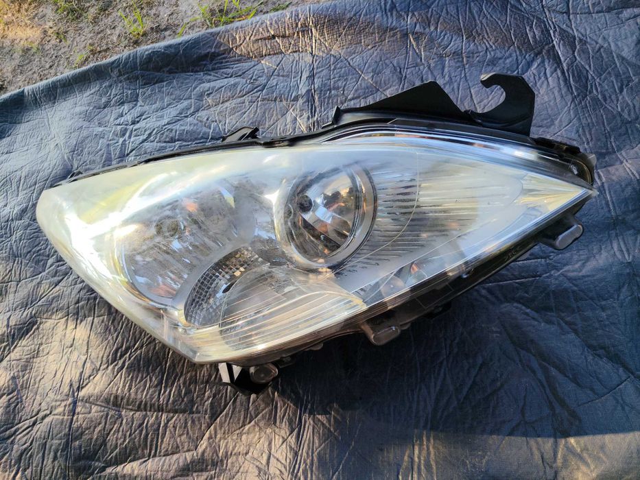 Lampa prawy przód Peugeot 3008