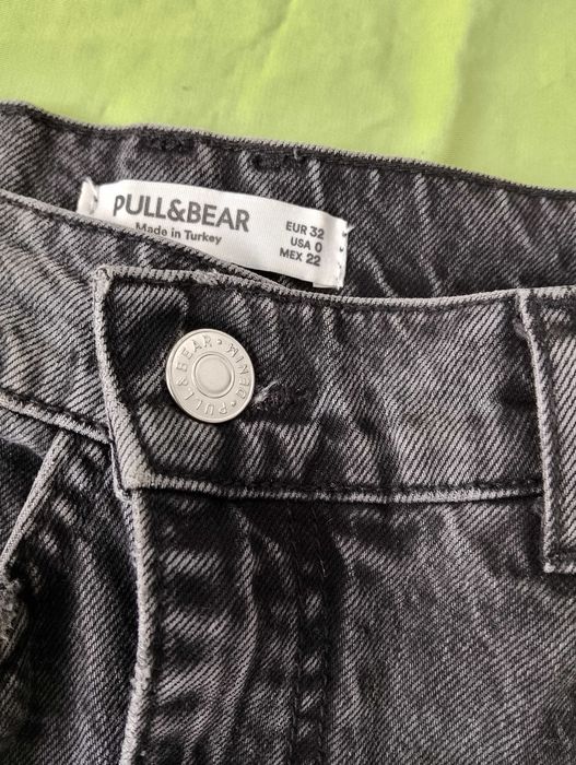 PULL & BEAR. Ładne jeansy dzwony.