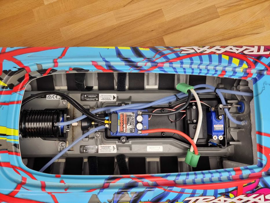 Model łodzi wyścigowej RC Traxxas DCB M41 Widebody Catamaran + pakiety