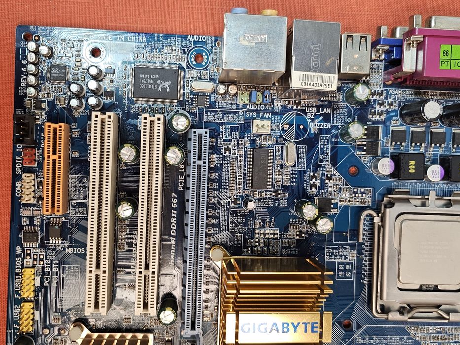 płyta główna Gigabyte GA-945GCMX-S2, Intel Pentium Dual-Core E2220