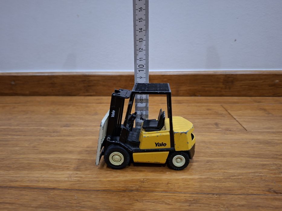 Model wózka widłowego Yale Conrad 2998 1:50 Metal Retro