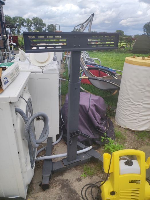 Stojak pod telewizor regulowany