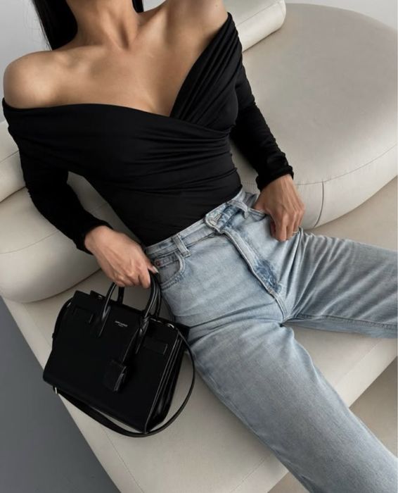 Боді зі спущеними полечима