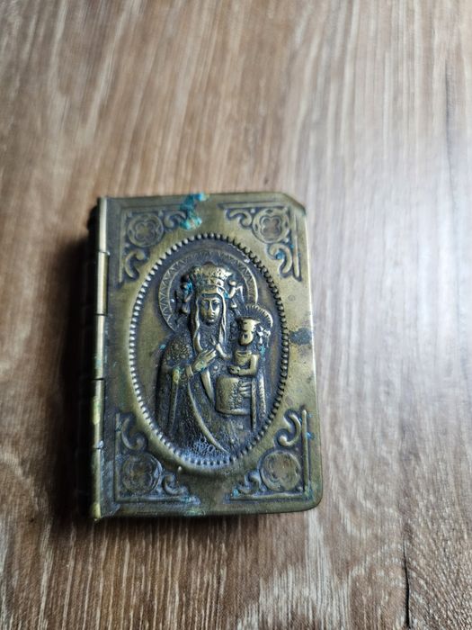 Przedwojenne pudelko na różaniec