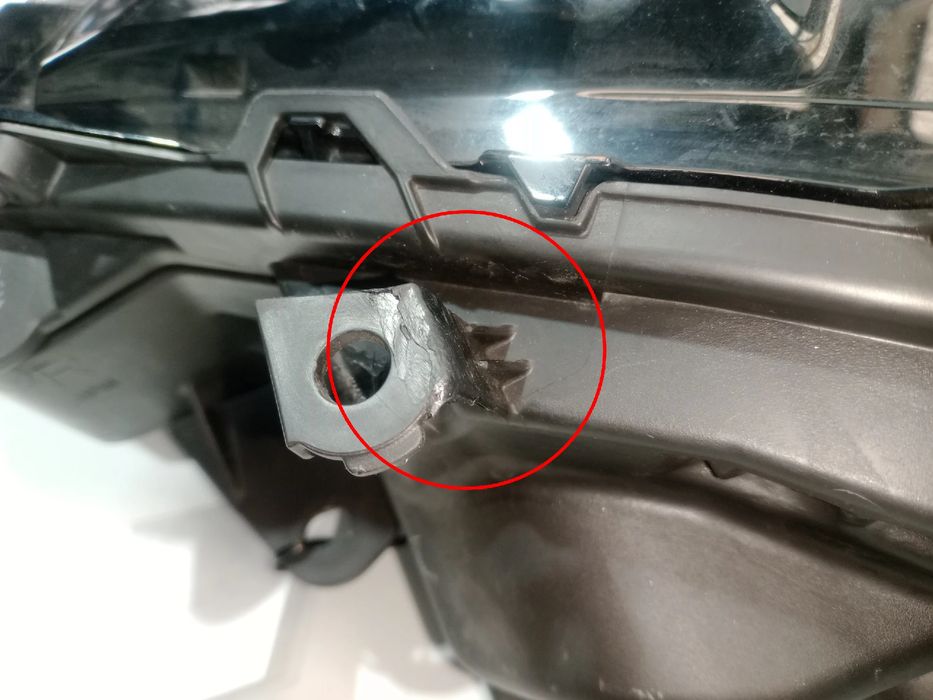 Ótica / farol esquerda LEXUS NX II (_A2_, _H2_)