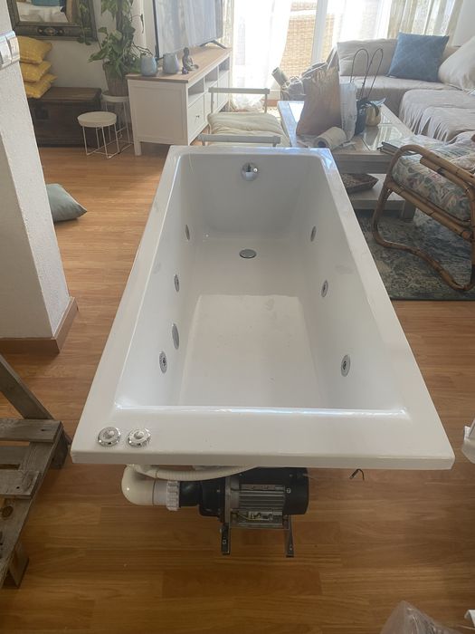 Por estrear, Banheira rect  170x75 Galaxy Hidro SCX D S/F + painel.