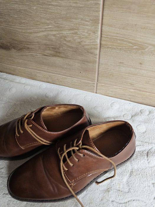 Skórzane eleganckie buty męskie 35