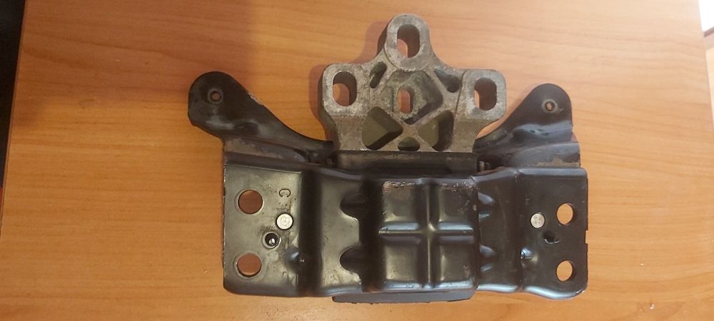 Оригінальна подушка КПП vw.passat b8