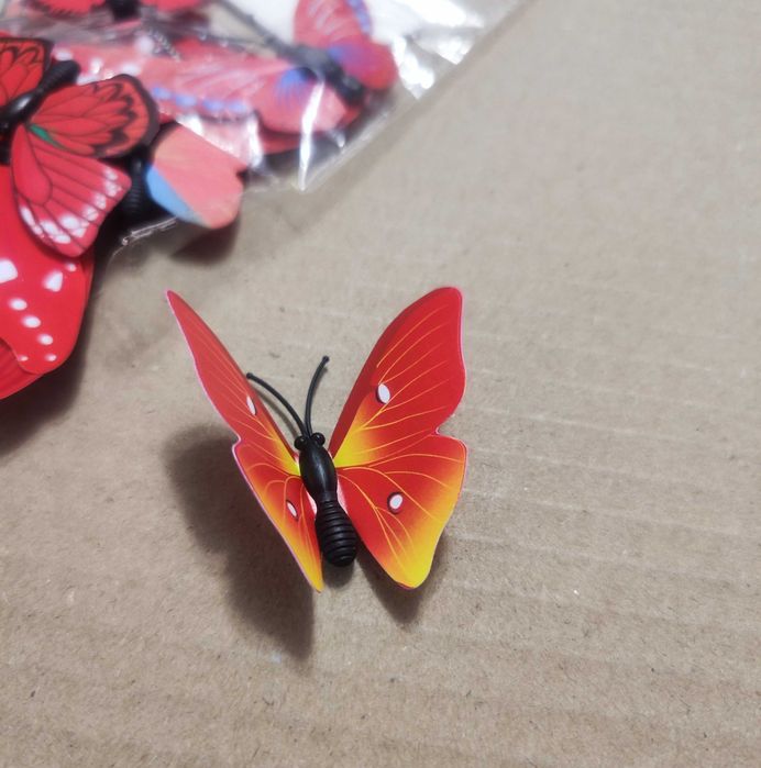 Комплект пластикових декоративних метеликів бабочки на магніті клейкі