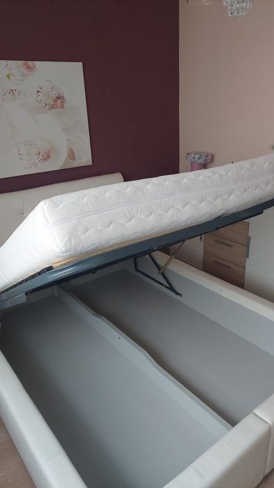 Łóżko sypialniane