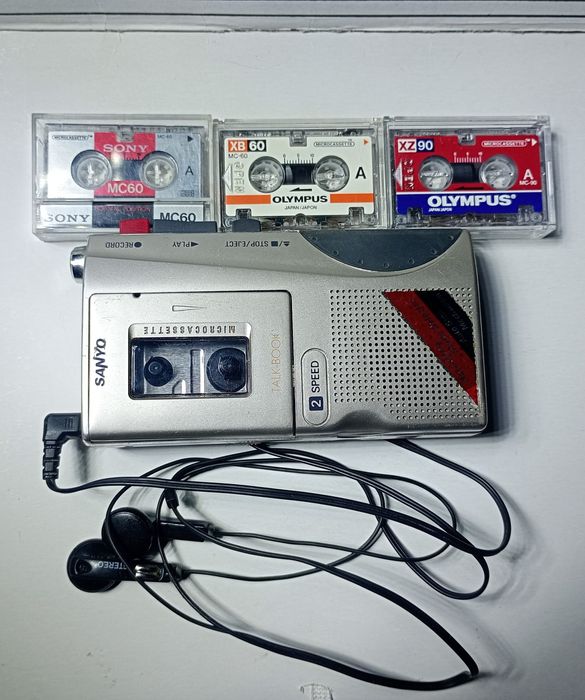 Dyktafon retro sanyo Japan z kasetami