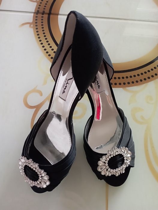 Туфлі , босоніжки Nina