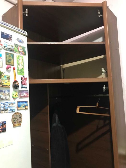 Кутова шафа, вмістка в чудовому стані