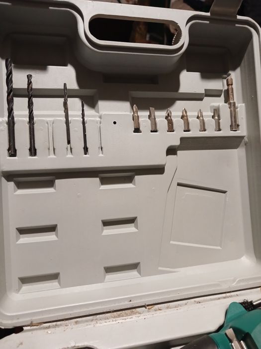 Шуруповерт  бу хорошем состоянии