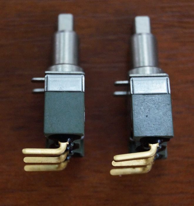 Перемикач кнопковий, однополюсний ВКЛ-ВКЛ. NKK Switches MB-2065